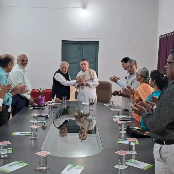 संस्थेचे अध्यक्ष मा मुकुंदराव चितळे साहेब