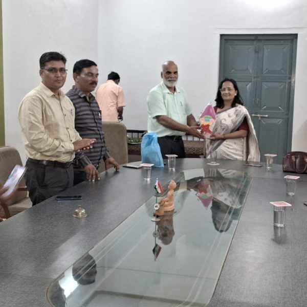 जिप रत्नागिरी चे माध्यमिक शिक्षणाधिकारी मा. सुवर्णा सावंत मॅडम, उपशिक्षणाधिकारी श्री. गावंड साहेब, श्री. चौधरी साहेब व इतर कर्मचारी वर्ग