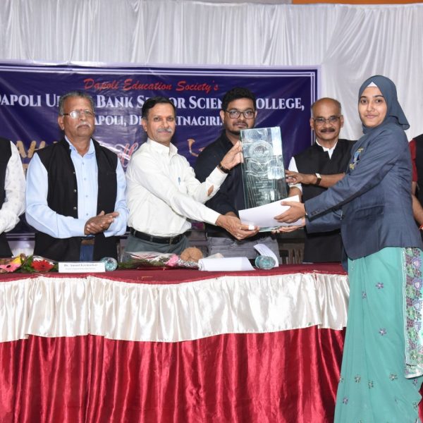 University of Mumbai Best Platinum Girl Award - Miss. Ayesha Khot