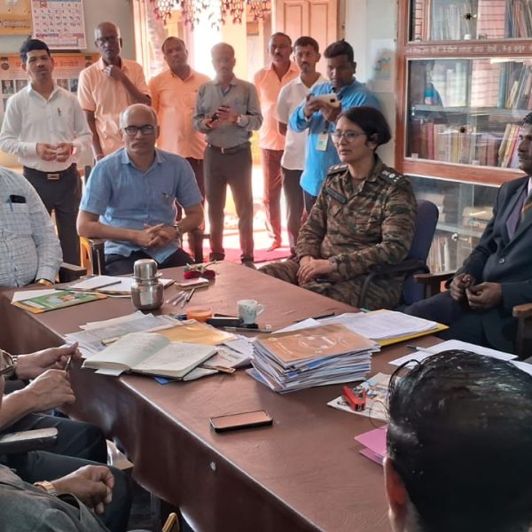 सातारा सैनिक स्कूलच्या उपप्राचार्या लेफ्टनंट कर्नल मनिषा मॅडम, नवोदय विद्यालय राजापूरचे मा. प्राचार्य